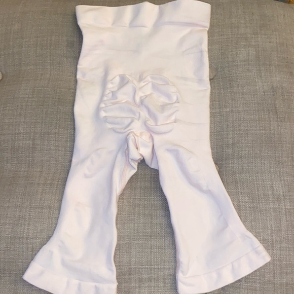 SKIMS- NEW SEAMLESS SCULPT HIGH-WAISTED ABOVE THE KNEE SHORT SIZE S/M in Sand - Picture 7 of 9